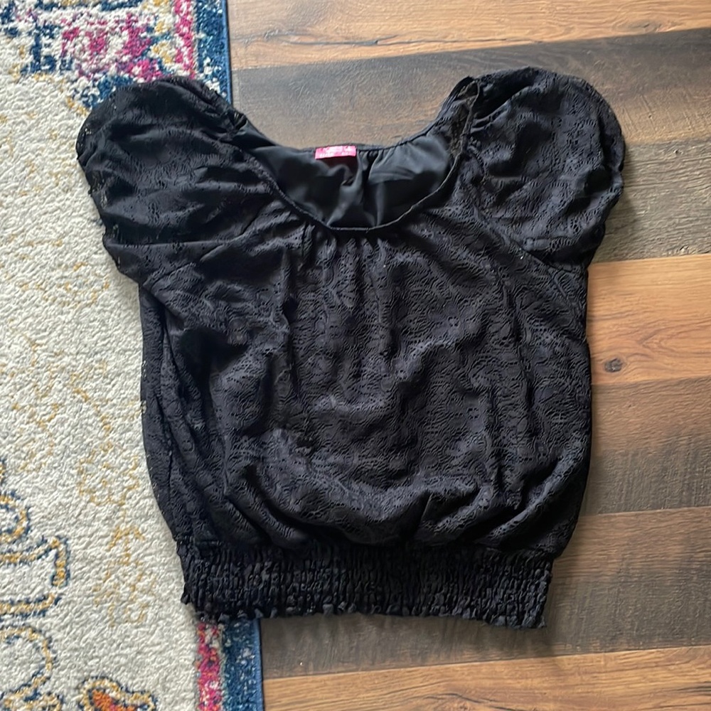 Women’s black shirt sleeve lacy top. XXL